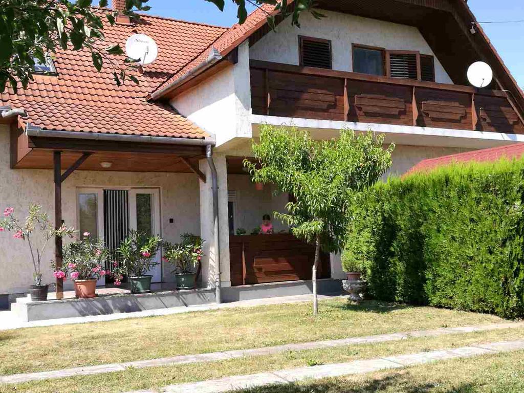 Sara Vendeghaz Appartement Balatonkeresztúr Buitenkant foto