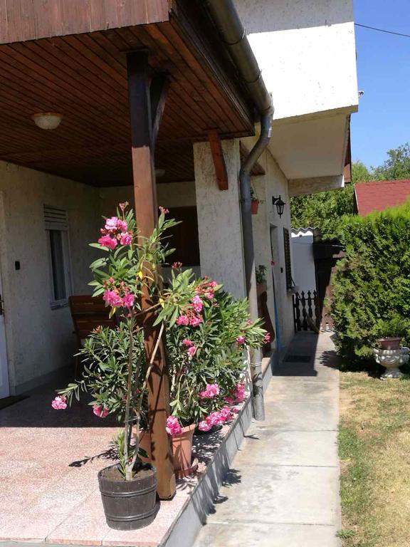Sara Vendeghaz Appartement Balatonkeresztúr Buitenkant foto