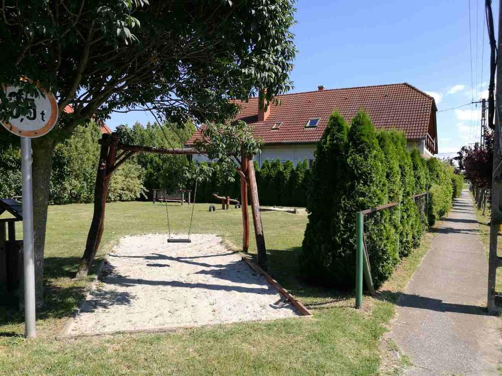 Sara Vendeghaz Appartement Balatonkeresztúr Buitenkant foto