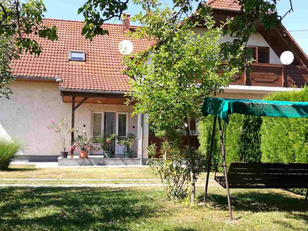 Sara Vendeghaz Appartement Balatonkeresztúr Buitenkant foto