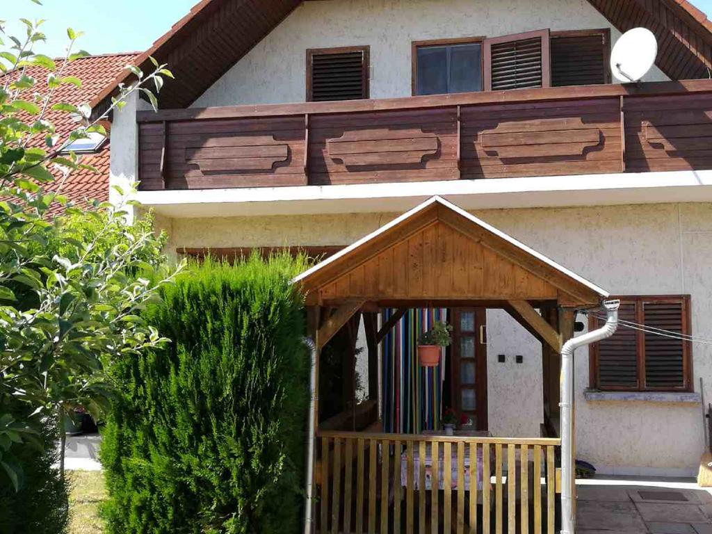 Sara Vendeghaz Appartement Balatonkeresztúr Buitenkant foto